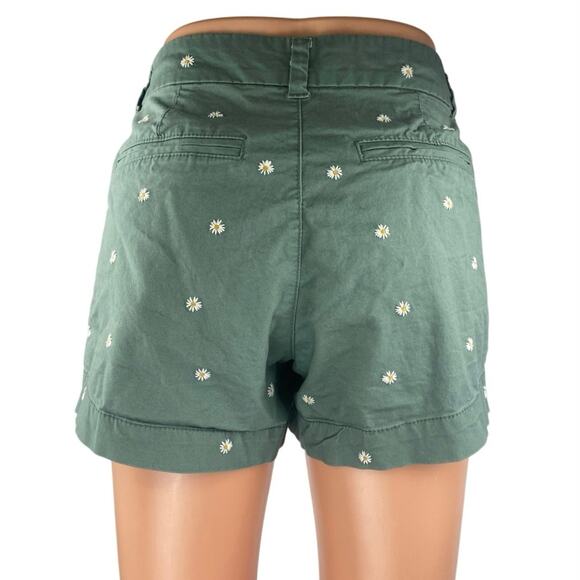 Old Navy Green Floral Daisy Embroidered Mid Rise Everyday Casual Chino Shorts 2 - Picture 3 of 5